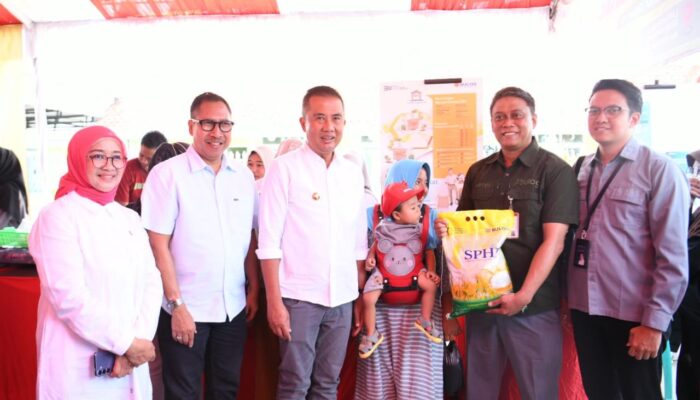 Bey Machmudin Buka Gerakan Pangan Murah Serentak di Indramayu