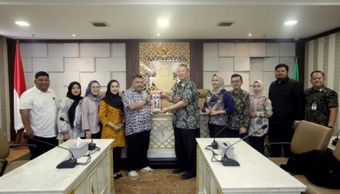 Sekretariat DPRD Jawa Barat Terima Studi Tiru Sekretariat Dewan Perwakilan Rakyat Daerah Provinsi Kalimantan Timur