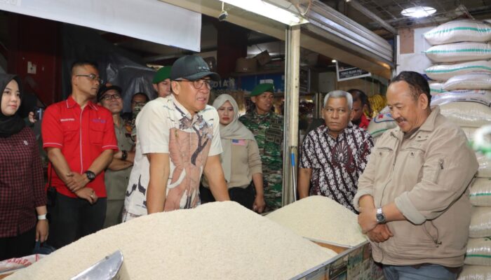 Pj. Wali Kota Cimahi Monitoring Ketersediaan Pangan  Pasca Natal Dan Jelang Pergantian Tahun Baru 2025