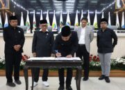 Gubernur Jawa Barat – DPRD Setujui Tiga Ranperda Menjadi Perda