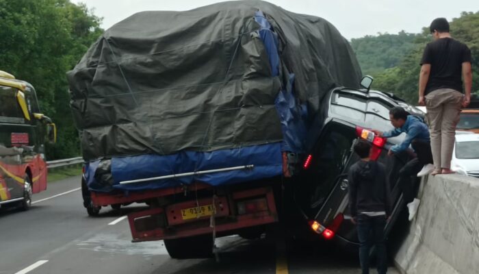 Kecelakaan Truk di Ruas Tol Cipularang Arah Bandung Diduga Akibat Pecah Ban, Jasa Marga Pastikan Keselamatan Pengguna Jalan