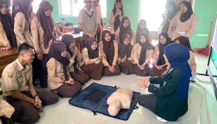 Latih Generasi Siaga Darurat, Mahasiswa Unisa Bandung Berikan Pelatihan Bantuan Hidup Dasar