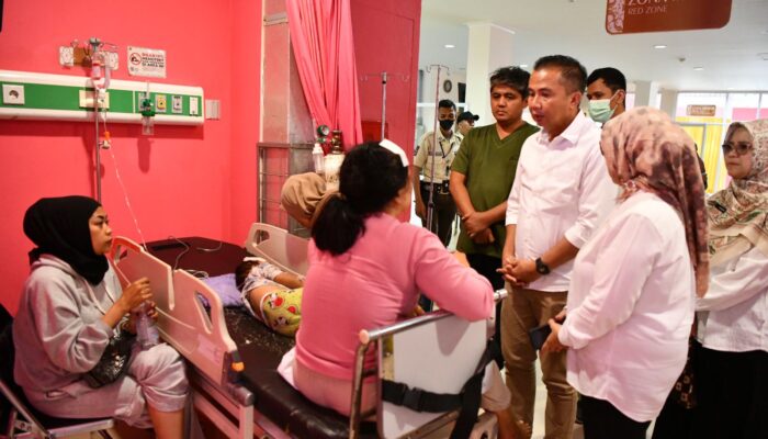 Bey Machmudin Jenguk Korban Kecelakaan Beruntun di RSUD Ciawi