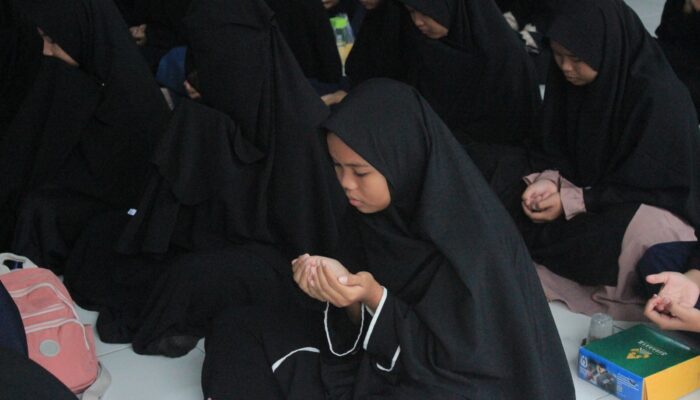 BMH Gelar Buka Puasa Sunnah Bersama Santri Putri Pesantren Tahfidz Quran Hidayatullah Cirebon