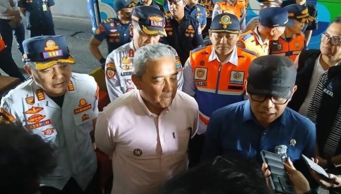 Wamendagri Bima Arya Tinjau Kesiapan Armada Bus dan Infrastruktur Jelang Mudik Lebaran 1446 H di Bandung
