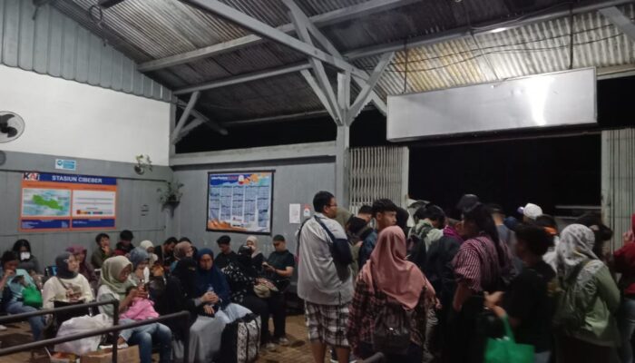 Banjir di Petak Jalan Cibeber – Cianjur, Perjalanan KA Siliwangi Hanya Sampai Stasiun Cibeber
