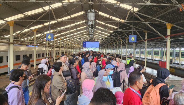 Puncak Arus Mudik Angkutan Lebaran 2025 Terlewati: PT KAI Daop 2 Bandung Siapkan Layanan Prima bagi Pelanggan