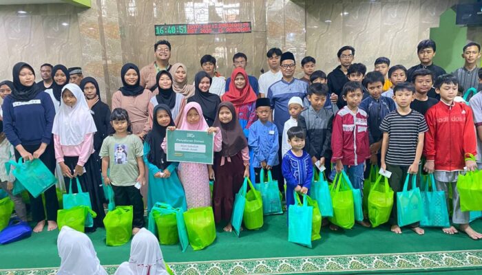 Itqan Peduli dan BMT Itqan Salurkan 50 Paket Alat Tulis untuk Yatim Dhuafa di Masjid Al-Huda