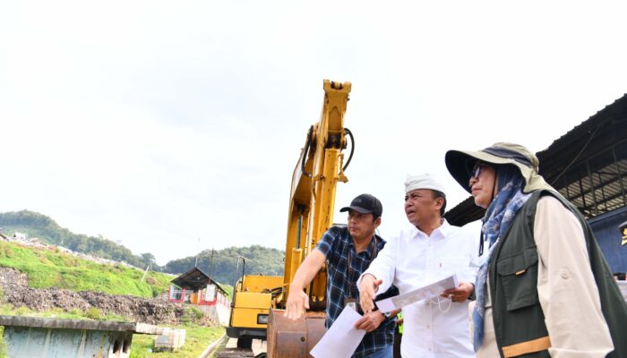 Sekda Herman Cek Longsor Sampah di TPA Sarimukti