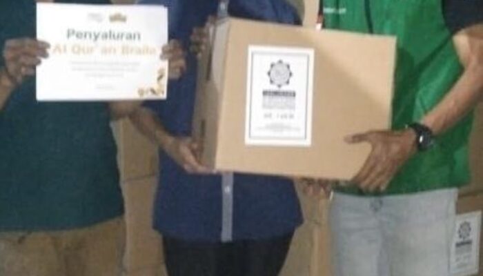 Rumah Wakaf Indonesia dan Itqan Peduli Salurkan 100 Dus Al-Qur’an Braille ke LSM Titian Bangsa