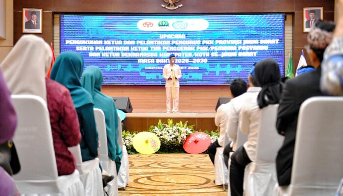 Gubernur Dedi Mulyadi Kukuhkan Ketua TP PKK Jabar dan Lantik Pengurus