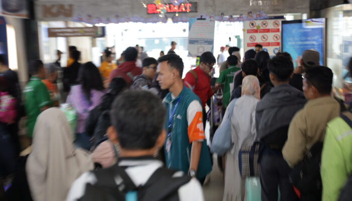 Badai PHK Perburuk Ekonomi, Jumlah Pemudik Lebaran 2025 Turun Drastis