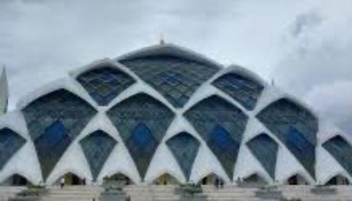 Kinerja Disparbud Jabar Diganjar Apresiasi: Angka Kunjungan Wisatawan Libur Lebaran 2025 Melonjak Tajam