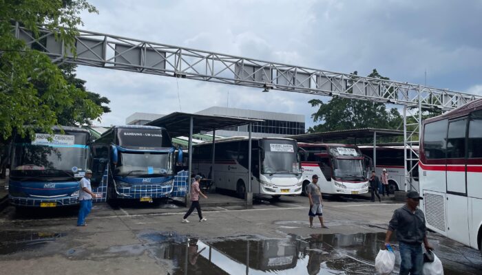 Lonjakan Arus Balik di Terminal Leuwipanjang, Ribuan Pemudik Tinggalkan Bandung