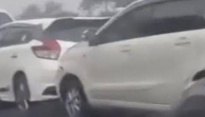 Hujan Deras Sebabkan Kecelakaan Beruntun di Tol Padaleunyi, Lima Mobil Rusak