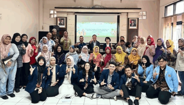 Pengabdian kepada Masyarakat Kolaborasi Luar Negeri pada Program CIKALAT di Kota Bandung