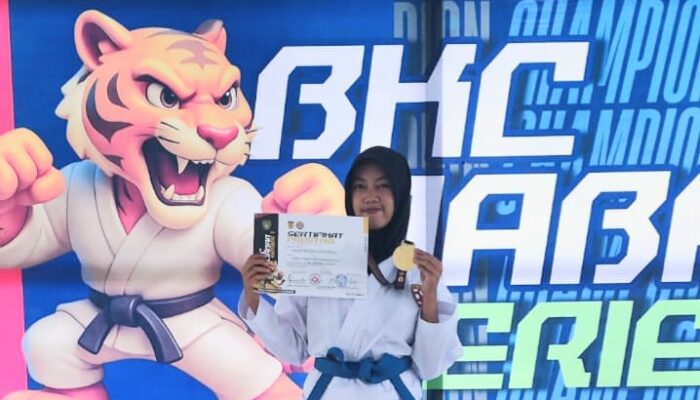 Mahasiswi Unisa Bandung Sabet Emas Karate BKC Jabar Series I 2025