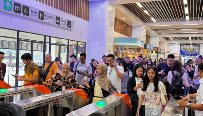 98 Ribu Tiket Terjual, Mayoritas Perjalanan Kereta Whoosh Capai Okupansi 100 persen di Momen Libur