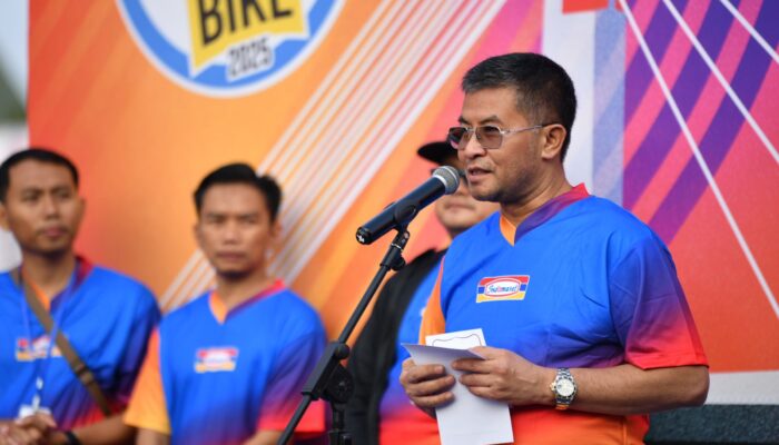 Wagub Jabar Lepas Ribuan Peserta Indomaret Fun Bike 2025
