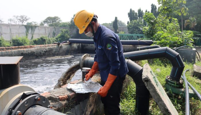 DLH Jabar Sidak ke Sungai Cilemahabang, Telusuri Sumber Pencemaran