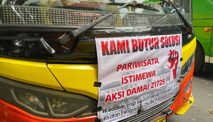 Ribuan Pekerja Pariwisata Jawa Barat Demo di Gedung Sate, Desak Pencabutan Larangan Study Tour