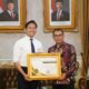 Launching UHC Prioritas, Kabupaten Cianjur Menerima Penghargaan