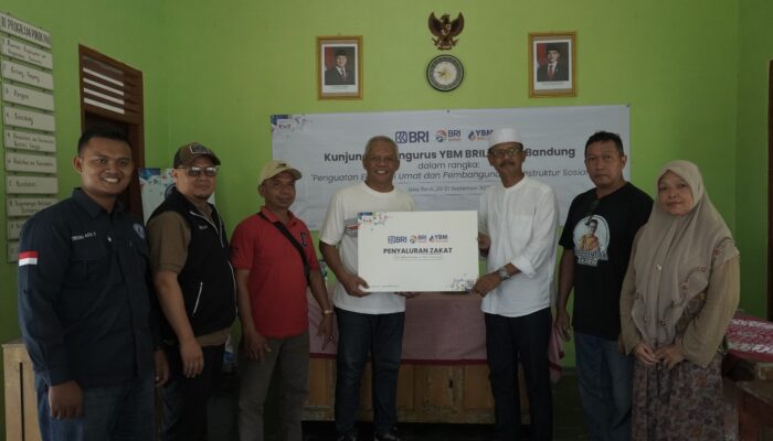 BRI melalui YBM BRILiaN Salurkan Zakat untuk Air Bersih dan Pendidikan di Jawa Barat