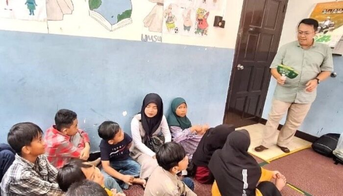 Dosen UNISA Bandung Edukasi Hidup Sehat Anak Migran Indonesia di Malaysia