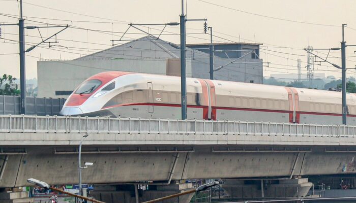 Whoosh Catat Kenaikan 20% Penumpang, KCIC Tawarkan Promo Liburan Seru di Bandung