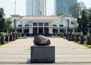 Pemkot Bandung Gencarkan Penertiban Reklame dan Bangunan Tanpa Izin demi Ketertiban Kota