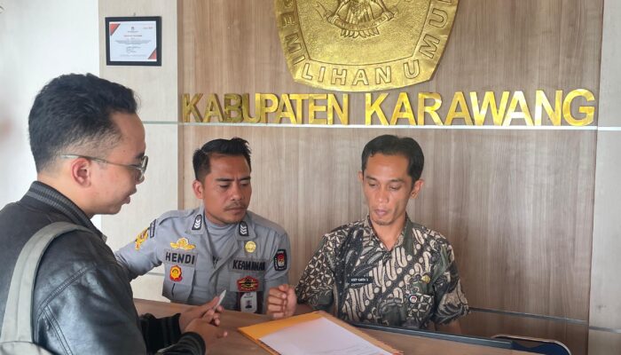 Bawaslu Kabupaten Karawang Pantau Langsung Pelaksanakan Pencocokan Dan Penelitian  Terbatas (COKTAS) PDPB Oleh KPU