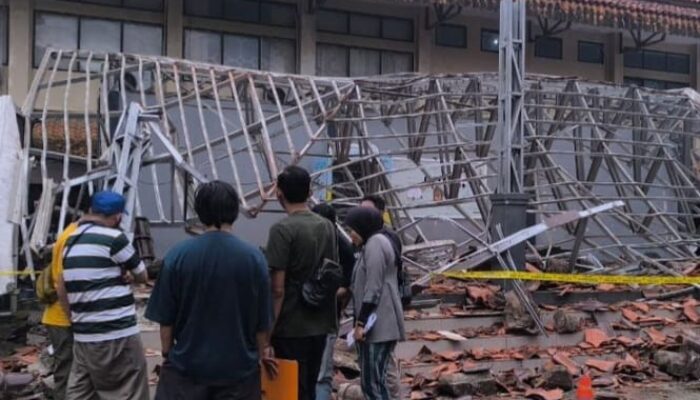 Atap Gazebo FKIP Unsil Tasikmalaya Ambruk, 20 Mahasiswa Jadi Korban Saat Latihan Teater