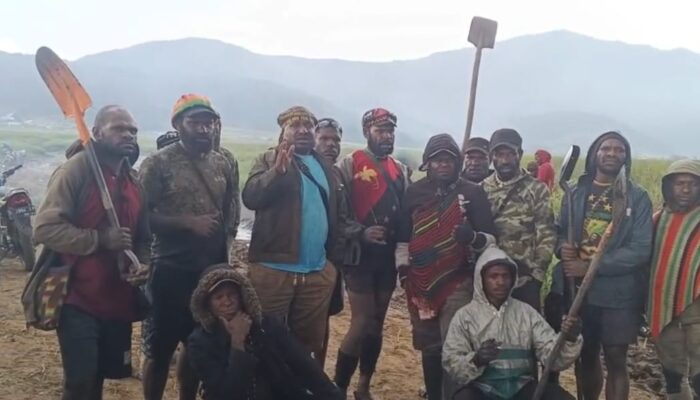 Semangat Gotong Royong Warga Momageida Sambut MUSPASME ke-VIII