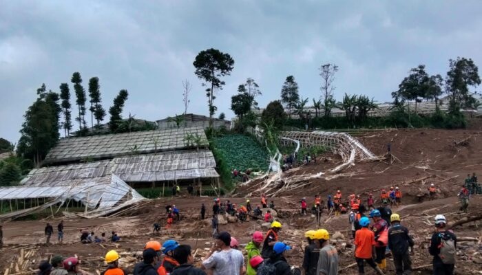 Hari Kedua BMH membantu Evakuasi korban Longsor Cisarua