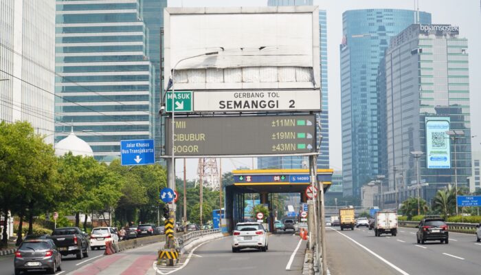 Jasa Marga Lakukan Pengaturan Lalu Lintas Pada Pembongkaran Rangka Papan Informasi Gerbang Tol Semanggi 2