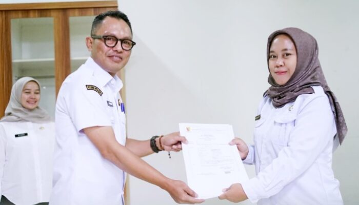 Pemkab Bandung Serahkan SK Kenaikan Pangkat Puluhan ASN