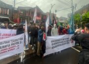 Disdik Jabar, dan Dinas Bina Marga Diduga Sarang Mafia Proyek, LSM Pemuda dan Mahasiswa Geruduk Kediaman KDM