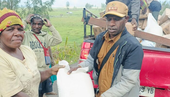 Pembagian Beras Raskin dan BLT Bansos di Distrik Topiyai, Kabupaten Paniai