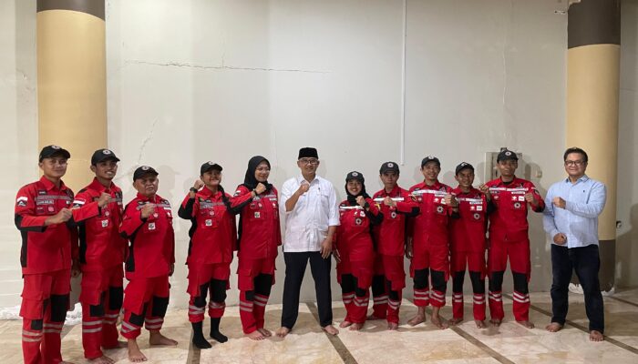 Seru, Simulasi Pembersihan Menara Kembar Masjid Agung Bandung oleh Vertical Rescue Indonesia