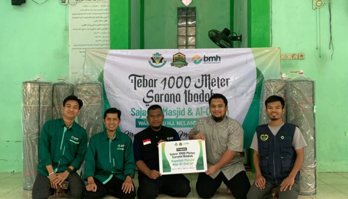 BMH Bersama ACMM Salurkan Program 1000 Sajadah untuk Masjid ke-6 di Cirebon