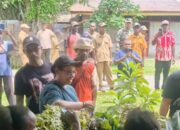 Bupati Sorong Selatan Belanja Jualan Mama-Mama di Pasar Kajase Usai Jumat Bersih