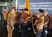 Sekwan DPRD Jabar Mengukuhkan Pengurus PWRI Sekretariat DPRD Jawa Barat Masa Bhakti 2026-2031