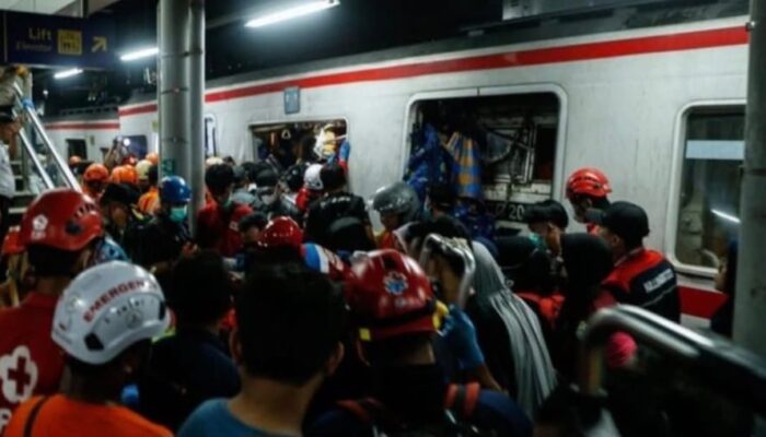 Kecelakaan Kereta di Bekasi Timur, Penumpang Panik Berhamburan