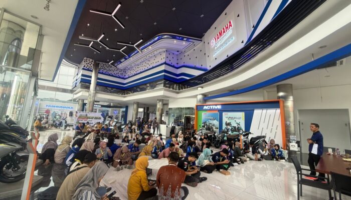 The Future of Marketing is Here! 63 “Live Streamer” Muda Jatim “Take Over” Sentra Yamaha Surabaya