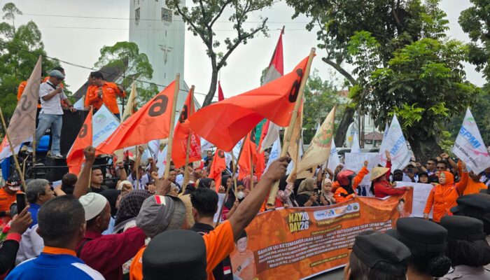 Aksi Partai Buruh Suarakan Nasib Buruh TPL