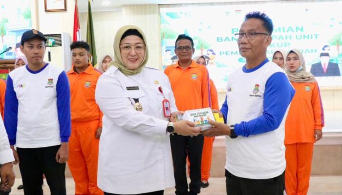 Wabup Intan Resmikan Bank Sampah Unit Puspem Kabupaten Tangerang
