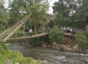 Tinjau Lokasi Jembatan Putus di Banjarwangi, Bupati Garut Pastikan Pembangunan Jembatan Gantung Permanen Segera Terealisasi