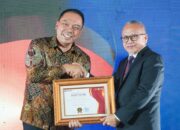 Dirut Jasa Marga Raih Penghargaan “The Strategic Leader of National Impact” dari Fakultas Hukum Unissula