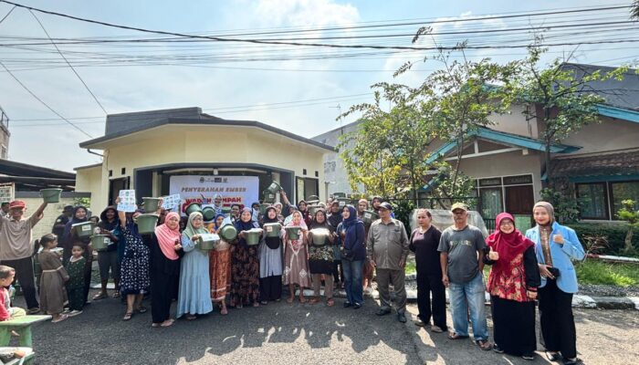 Sosialisasi Pengelolaan Sampah dan Pembagian Tempat SOD di RW 03 Cisaranten Endah  oleh Tim Zero Waste UNISBA