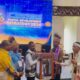 Serahkan Replika Rumah Pohon Korowai, Masyarakat Papua Doakan KDM Jaga Hutan Papua